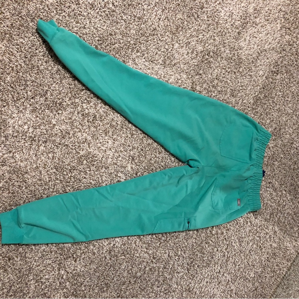 Figs small high waisted jogger scrub pants (surgical green)